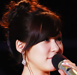 [PICS][GIFS][14-08-2011] Tiffany unnie ah - Yêu unnie quá đi mất Tumblr_lpx4gpQhwr1qm0rb1o5_250