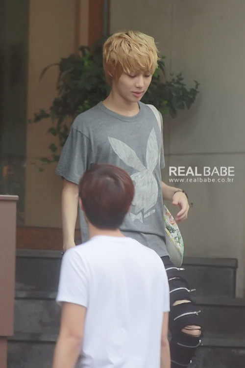 110815 SHINee en el salon (de belleza xD) antes de ir al aeropuerto Tumblr_lq0b4qCazq1qeapkdo1_500