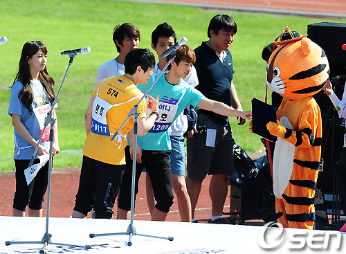 110827 SHINee @ Idol Sports Competition  Tumblr_lqkk87TxAV1qe0ml1o1_500