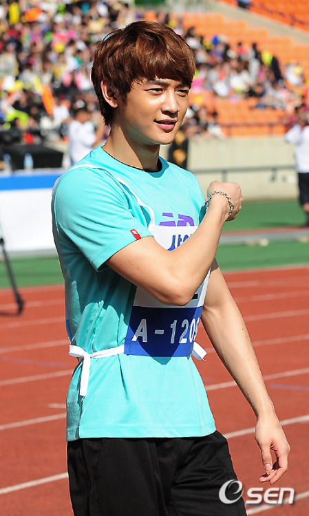 110827 SHINee @ Idol Sports Competition  Tumblr_lqkkkpzmRc1qavyqio1_500