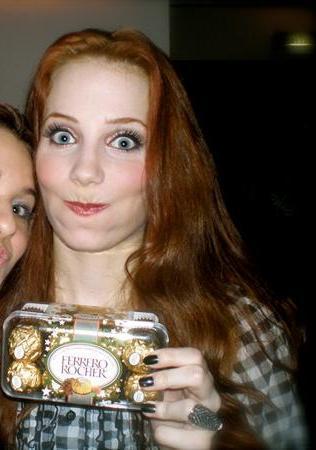 Fotos de Simone Simons - Página 23 Tumblr_lrbjwrZHOS1qmvkfko1_400