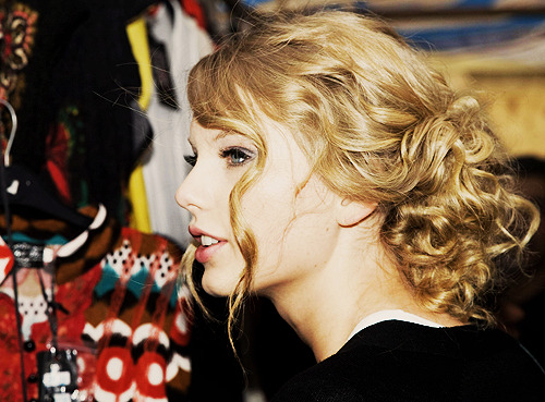 Taylor Swift - Page 8 Tumblr_lrlq43u7DK1qczwpfo2_500