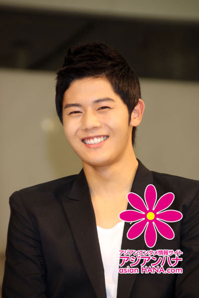  [EVENT] 110901 Japan Press Conference Tumblr_lrrann3rDC1qebqc0o7_400