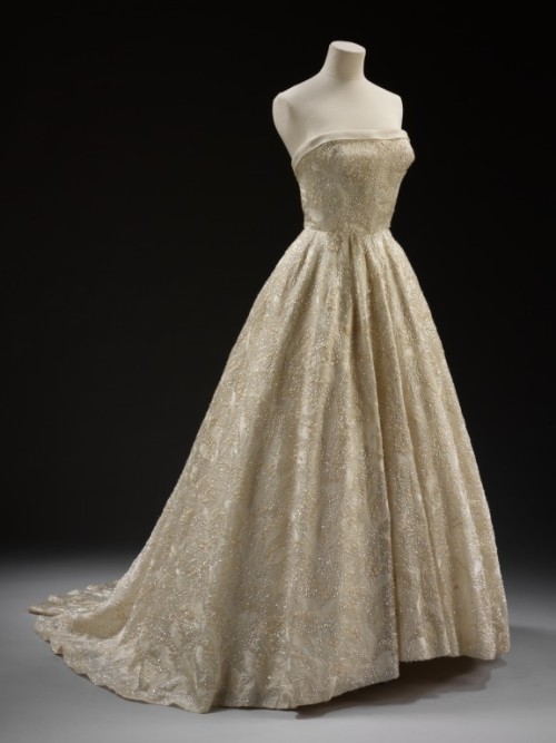 Wedding Dresses. - Page 6 Tumblr_lslf071Jrh1qcddvlo1_500