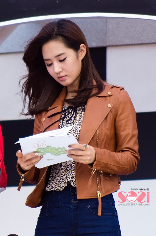 [PICS] Yuri @ Music Core 2011 Tumblr_lt77mg4CZd1qbnw0xo1_500