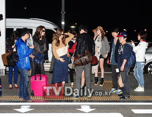 [IMG] 221011 Sooyoung en aeropuerto de New York Tumblr_lthahgYUG81qc9m5do1_500