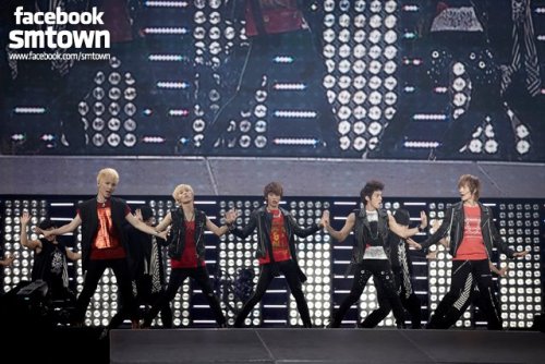 [26-10-2011][Trans] SHINee đc đánh giá cao tại SM Town concert New York Tumblr_ltnl9spOwg1r4sd2bo1_500