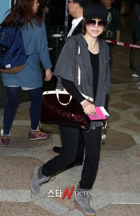 [VID/PICS] SNSD @ Beijing Airport  Tumblr_lubklkRSMA1qjjgm3o2_500