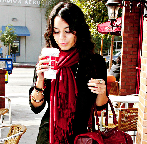 Vanessa Anne Hudgens[2] - Page 20 Tumblr_lumos0l3vb1qa7db7o1_500