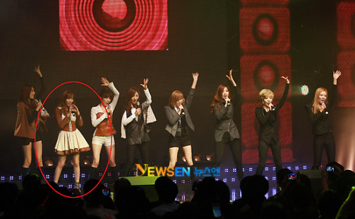 [VID/PICS] SNSD @ Coway Concert  Tumblr_lut2h6pi6v1qfrjfbo1_500