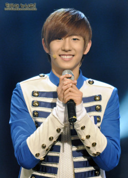 [PICS][211111] Boyfriend @ KBS Rainbow Tumblr_lv23ocF2qi1qzvlejo1_250