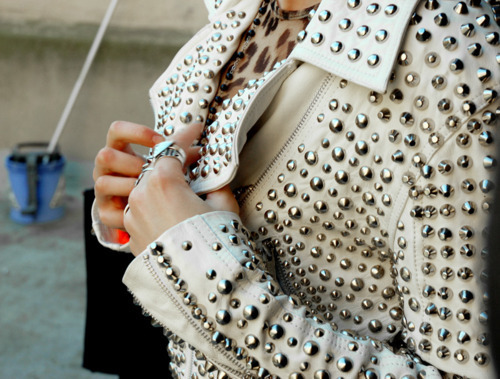  التزيين بالترتر والأزرار والدبابيس - EMBELLISHMENTS, SEQUINS AND STUDS Tumblr_lv2xqqw9MG1qi4iobo1_500