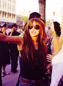 مملكه miley cyrus &hannah montana  Tumblr_lvw4w6ZNQR1r0tqbmo1_250