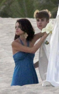 Justin Bieber and Selena Gomez - Page 26 Tumblr_lvxefg6sUI1r6kur2o5_250