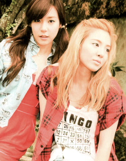 [Hyoyeon+Tiffany] HyoFany Love Tumblr_lwfutzED0D1r8a5p8o2_250