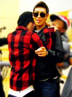 [GTOP][Pic] Dìm 2 vợ chồng nhà Choi ♥ GTop is real :x Tumblr_lwjpm3NQOF1qg0ohko1_250