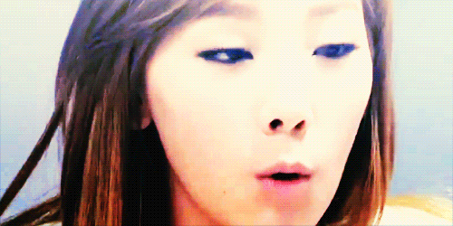 [GIF] Tổng hợp Gif của Taeyeon Tumblr_ly74l1E9g01r4bx1ro1_500