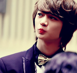 aww Minho querra beso? Yo se lo doy jiji Tumblr_lyfoyvIV6J1qhafp2o7_250