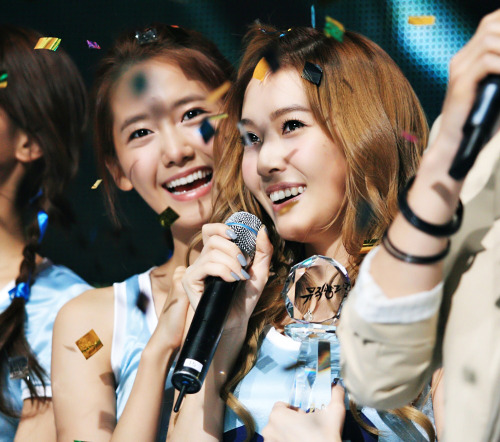 [PIC+GIF][23-1-2011] »-{♥}-»ღ°•(¯`·._.· YoonSic Fam ·._.·´¯)•ღ°»-{♥}-» °l||l° Sexy and Sweet °l||l° - Page 13 Tumblr_lzo85yMu3K1r46exvo1_500