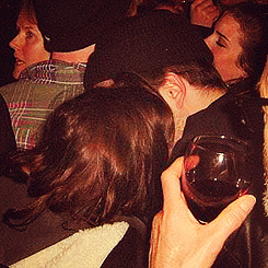 Robsten - Imagenes/Videos de Paparazzi / Estudio/ Eventos etc. - Página 6 Tumblr_lzqh38usDO1qchcd1o4_250