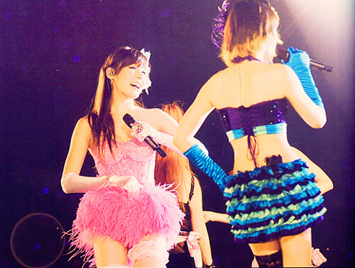 [PIC+VID+GIF][22/3/2012]∴♥∴ TaeNy ∴♥∴ Chai Quê and Gái Tây ∴♥∴ TAENY IN MY HEART ∴♥∴ Tumblr_m0n2n6hgDC1rnoagvo1_500