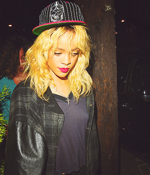 Rihanna .  - Page 24 Tumblr_m0o6bzMKXV1ro1dyeo1_500