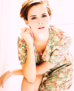 Emma Watson     Tumblr_m1d4ix0qhV1qb4lsio1_250