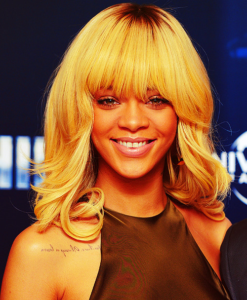 Rihanna .  - Page 26 Tumblr_m1lwapTK9z1qh382mo1_500