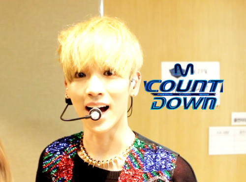 SHINee @ 1st win at M!Countdown Stage  Tumblr_m1nlxlEG9B1r5kb7po2_500