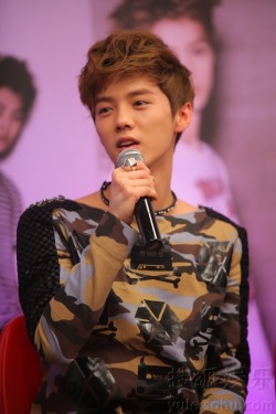 120411 EXO-M Interview - Luhan Tumblr_m2bnpozEWS1r8i9eqo2_250