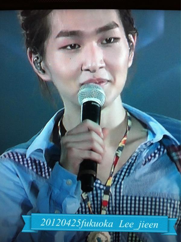 120425 Onew @ 'SHINee World 2012' Japan Arena Tour in Fukuoka Tumblr_m339djuFVz1r8fs1io1_1280