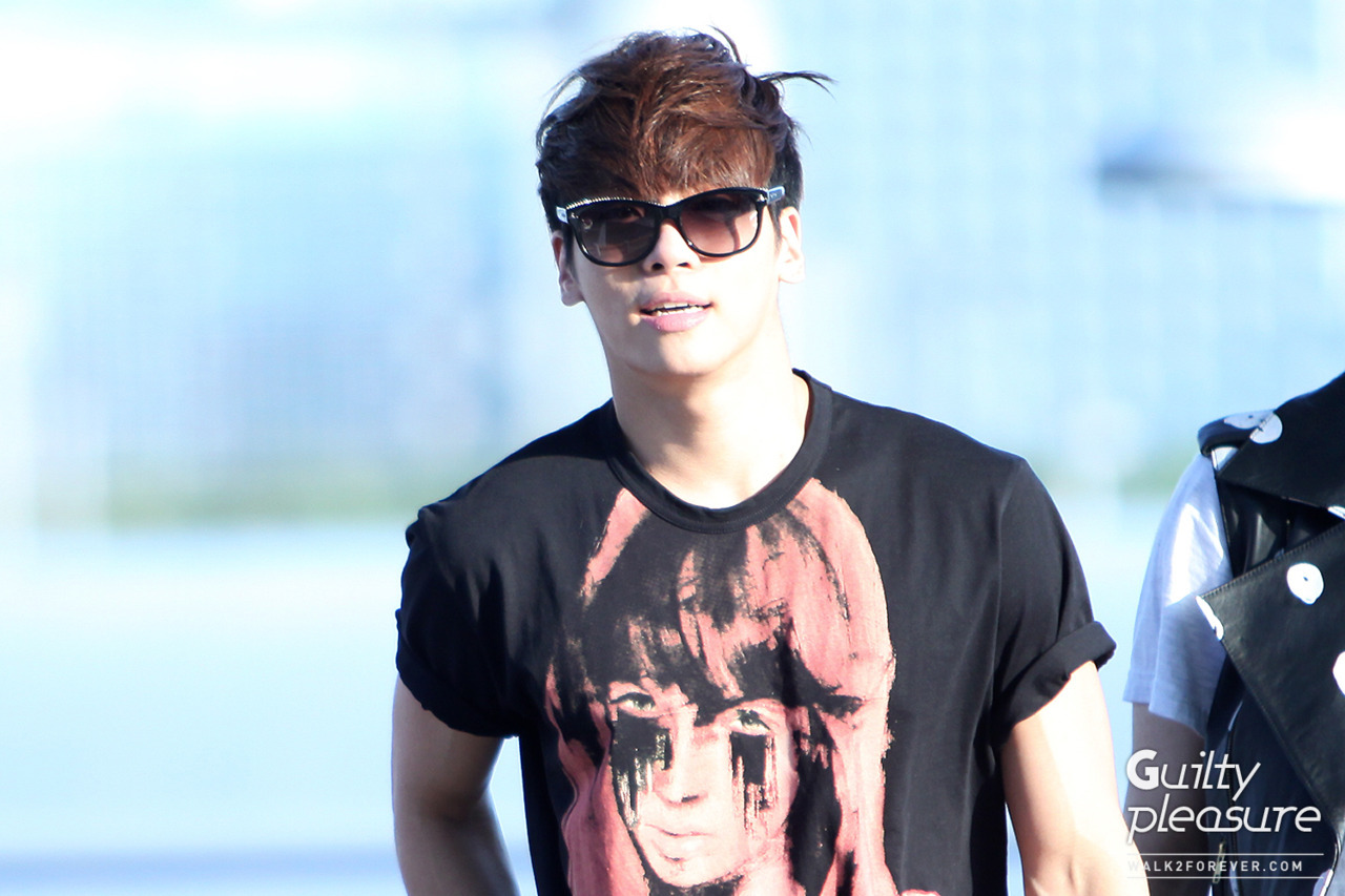 120502 Jonghyun @ Incheon Airport Tumblr_m3efgpi0iQ1qdws1jo5_r1_1280