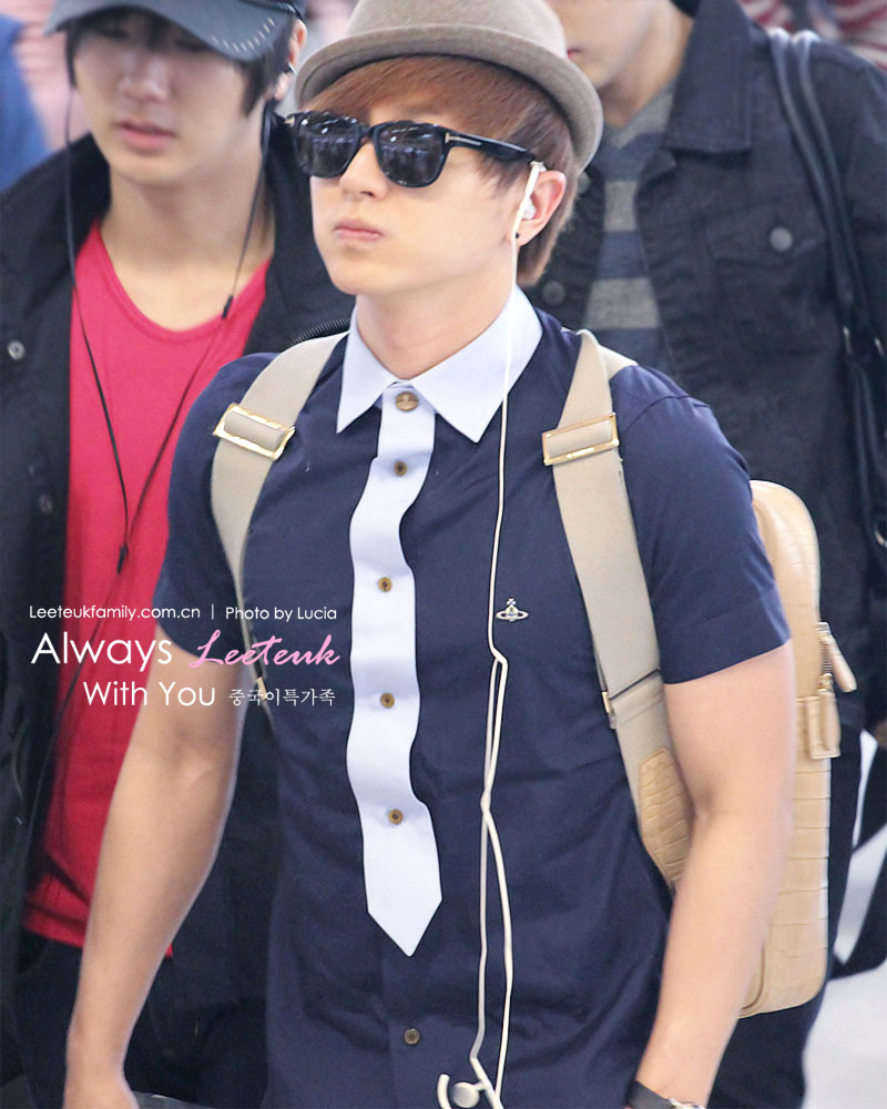 120511  Gimpo airport pour Japon Tumblr_m3ulm3YWB51qbdqwto1_1280