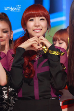 [PICS/GIFS][Update]Topic update red hair of TIFFANY Tumblr_m3wkv2pxXL1r9p9hko3_250