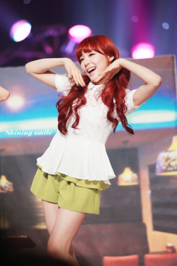 [PICS/GIFS] Tiffany "Twinkle" MV và Live - Liên tục cập nhật  Tumblr_m3ytcsfXsa1ruujk5o2_250