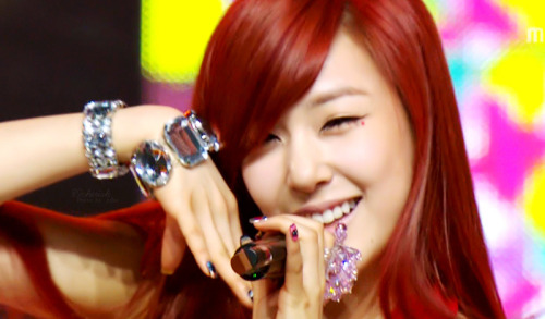 [PICS/GIFS] Tiffany "Twinkle" MV và Live - Liên tục cập nhật  Tumblr_m3z1ekUjKl1qm2npxo1_500