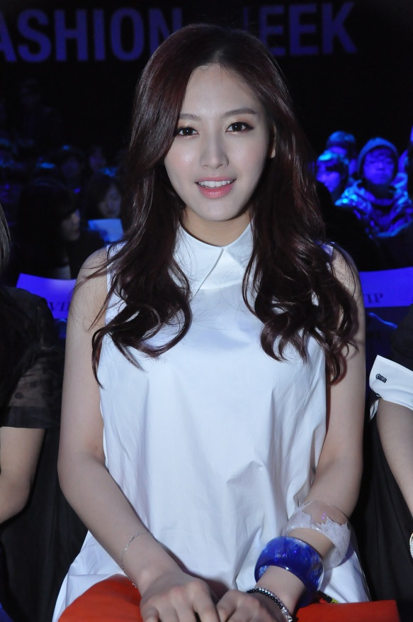 { 120406 } Jae Kyung @ Seoul Fashion Week Spring 2012 Tumblr_m3zszprMMk1r27owuo3_1280