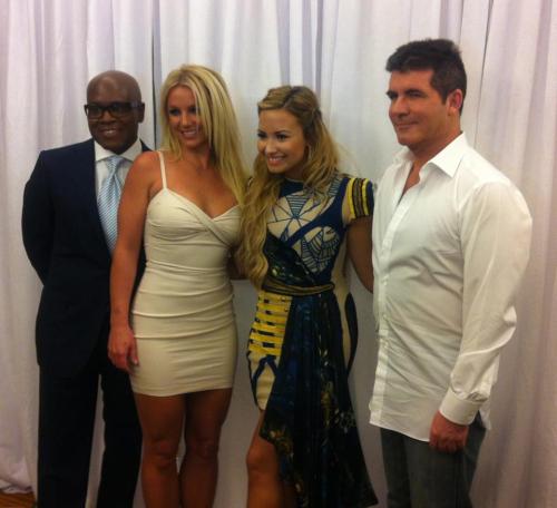 TODO! sobre X-FACTOR Upfront live from NYC - BRITNEY SPEARS & Demi Lovato  Tumblr_m416j5D2gs1qd7019o1_500