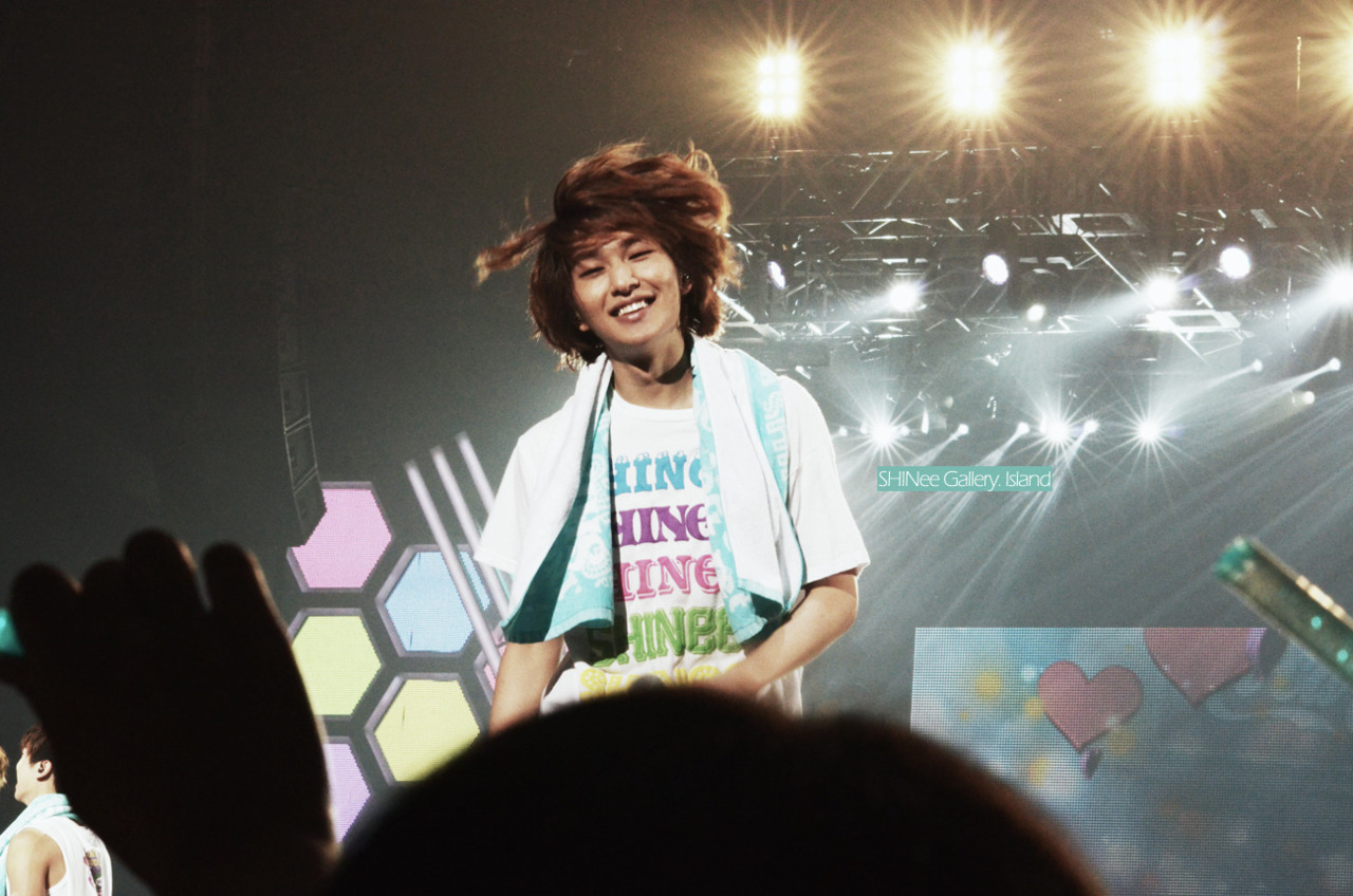  120513 Onew @ 'SHINee World 2012' Japan Arena Tour in Kobe Tumblr_m420s09Z1G1r8fs1io1_1280