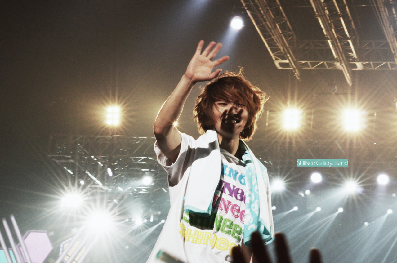  120513 Onew @ 'SHINee World 2012' Japan Arena Tour in Kobe Tumblr_m420ztHI481r8fs1io1_1280