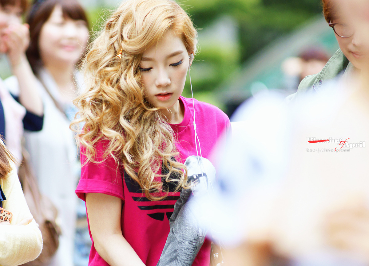 [PICS][19/5/2012] TaeTiSeo @ Music Bank Tumblr_m483tqhIeD1qc2fqjo1_1280