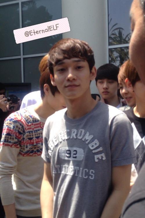 [PICS] Chen@ Disneyland Tumblr_m4afdehP0h1rut7v4o1_500