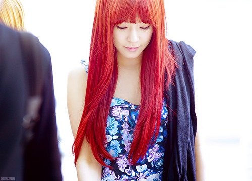 [PICS/GIFS][Update]Topic update red hair of TIFFANY Tumblr_m4bt45NrxF1r54shjo1_500