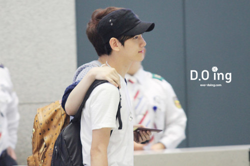 [FANTAKEN] Baek Hyun @ Incheon Airport Tumblr_m4fhae0ssL1rpqqufo1_500