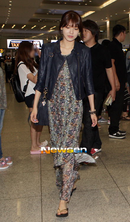 {Pics} Sooyoung en aeropuerto Incheon de regreso a Corea Tumblr_m4h4o8ebJf1qc9m5do1_500