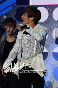 120522 Google Concert - The MBC Korean Music Wave concert Tumblr_m4l20aCyC61r4jurio6_250