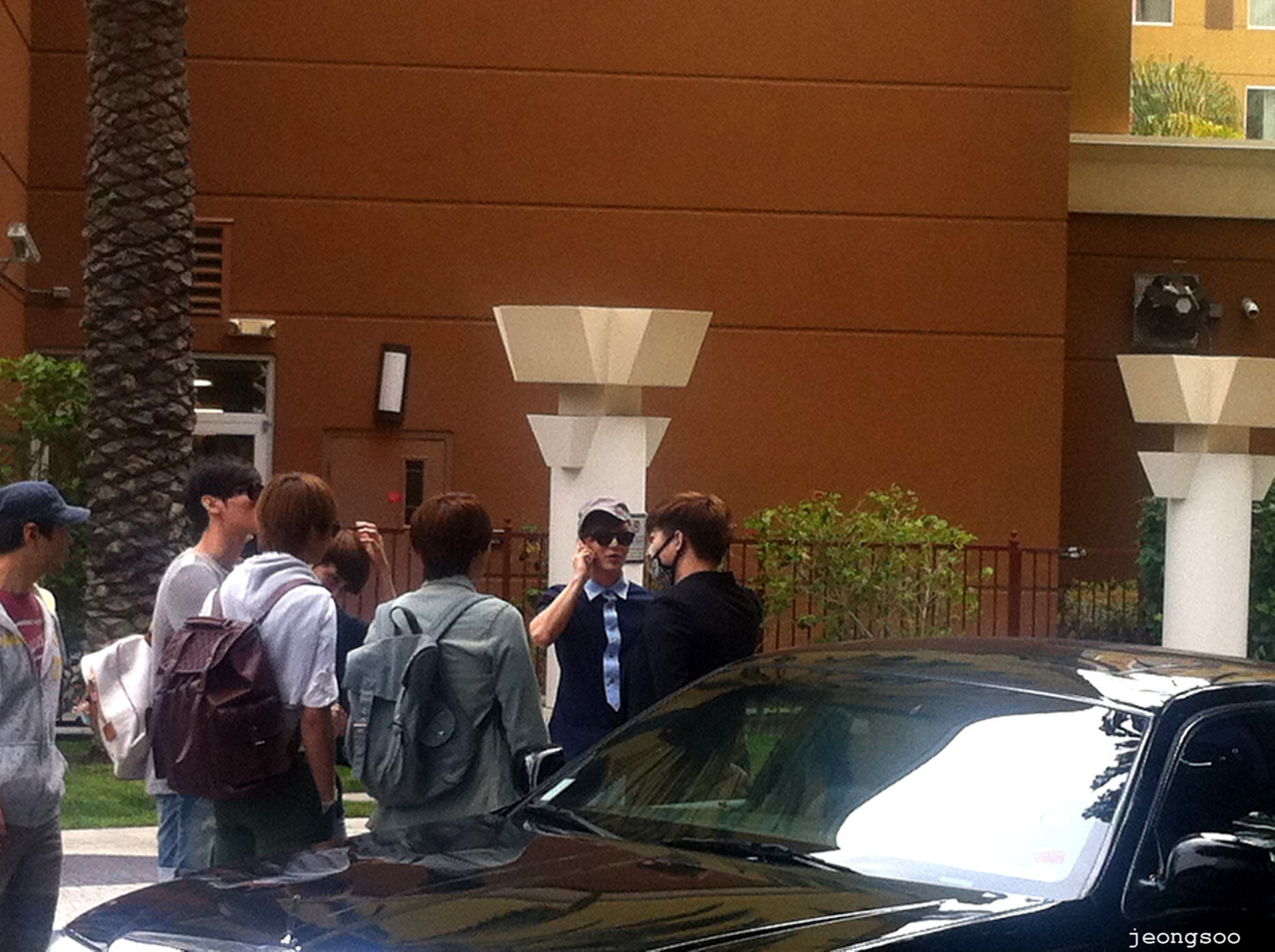 120519 Suju avec Changmin et Minho près de l'Hyatt hotel 2 Tumblr_m4l6b4guAa1qdgq5do2_1280