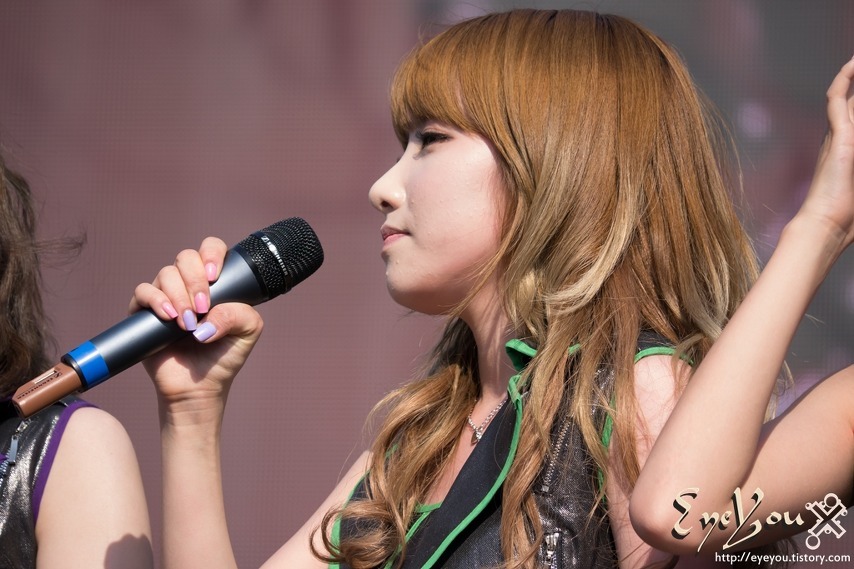 { 120525 / fantaken } Rainbow @ Korea University Tumblr_m4l78j5wui1r27owuo4_1280