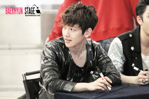 [MEET] Baek Hyun @ Yeongdeungpo fansign Tumblr_m4lh415r3m1rpqqufo2_500