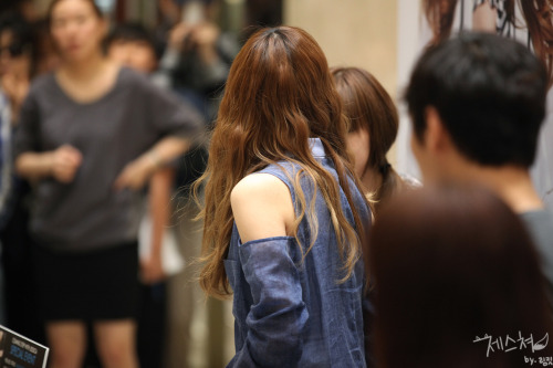 [JUNGHOUSE][FANTAKEN][26-05-2012] Jessica @ The Coming Step fan sign Tumblr_m4mzs46iwr1qitdj1o2_500